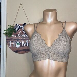 Aerie women’s bralette Large bra nude tan lace strap lace trend under AEO lined